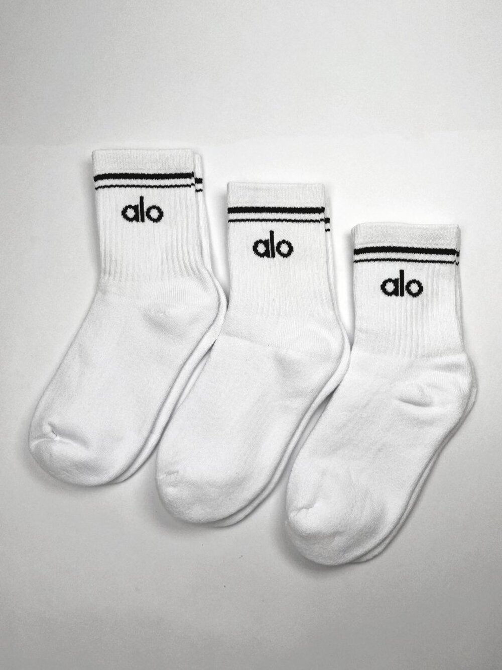 Alo 3-Pack Socks -Unisex Half-Crew Throwback Socks-Cushioned-White/Black- Size S